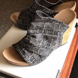 Coconuts by Matisse Black Wedge Sandals